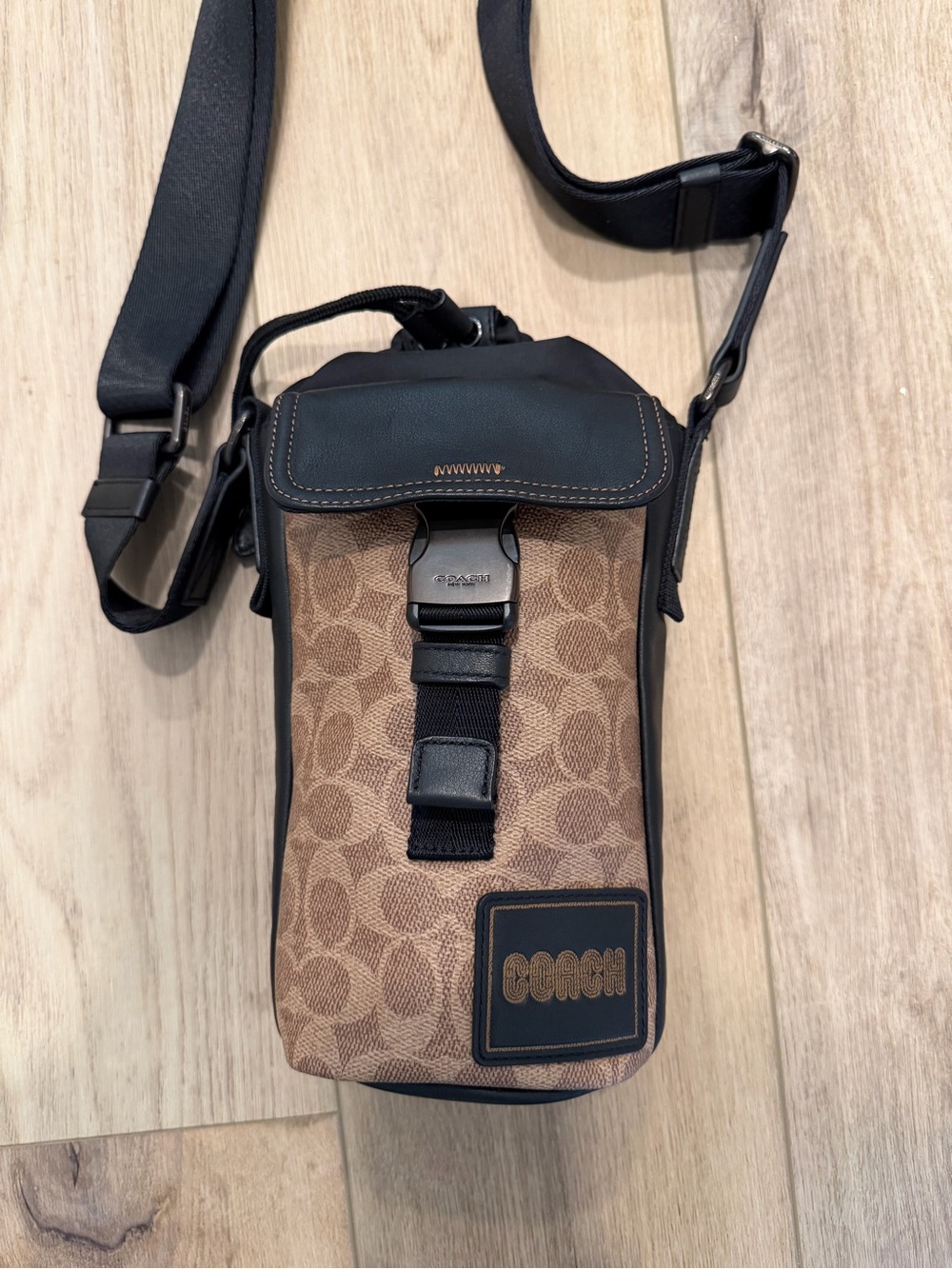 Coach Men’s Brown Signature Canvas Messenger Crossbody